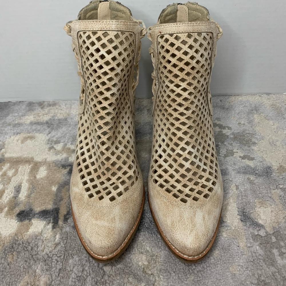 Coconuts by Matisse Tan Booties 7.5